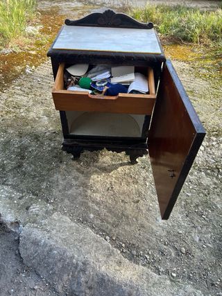 Mesita de noche antigua mármol y madera