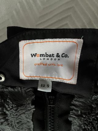 Abrigo porteo Wombat & Co. Negro