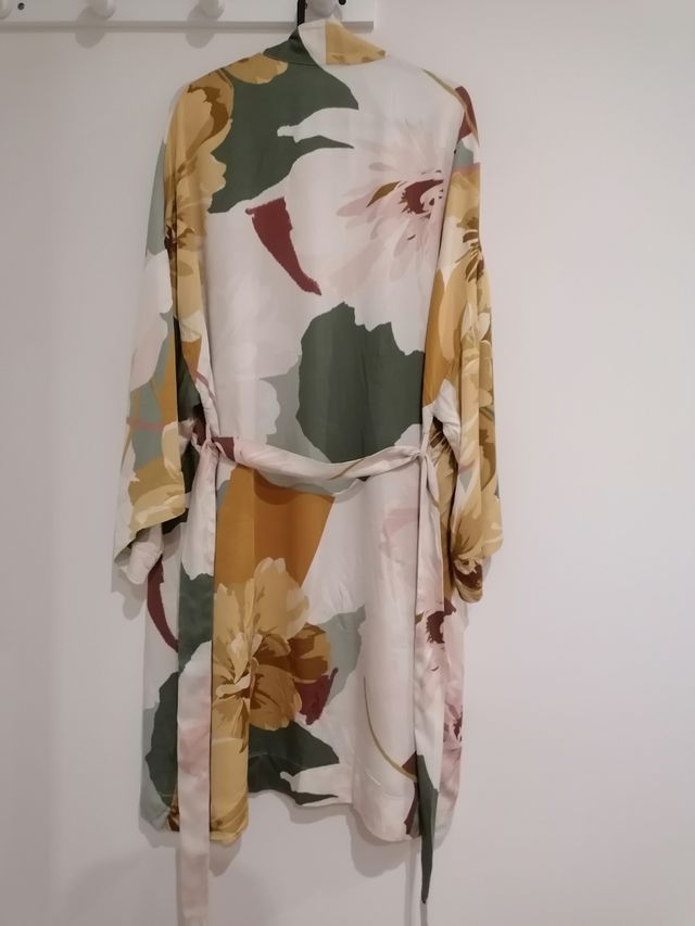 Kimono Oysho floral talla única