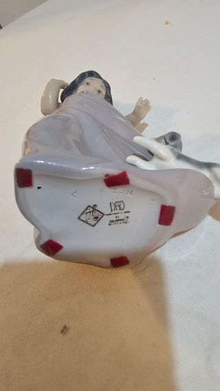 Figura Lladro Nao Niña con Perro