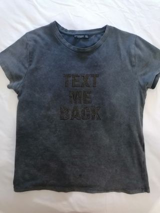 Camiseta Stradivarius gris con pedrería Talla L