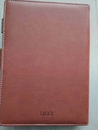 Portadocumentos de piel marrón