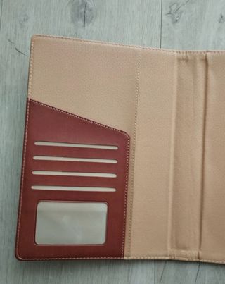 Portadocumentos de piel marrón