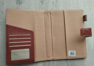Portadocumentos de piel marrón
