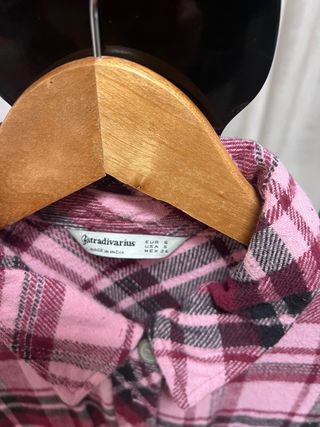 Camisa cuadros Stradivarius rosa talla S