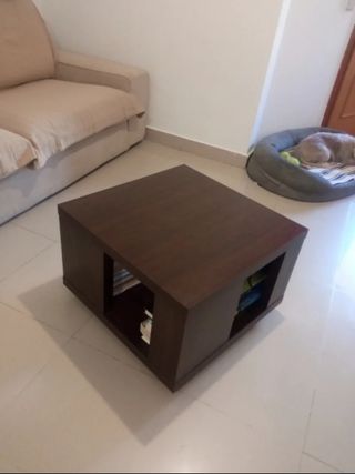 Mesa de centro de madera oscura