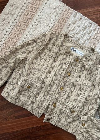 Cazadora Zara animal print