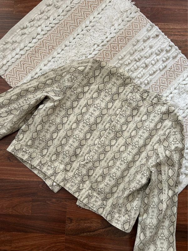 Cazadora Zara animal print