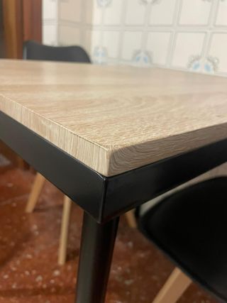 Mesa de cocina ligera madera y metal
