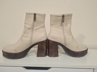 Botines de plataforma beige y marrón
