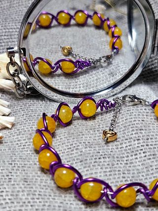 Bracciale artigianale perline viola e gialle