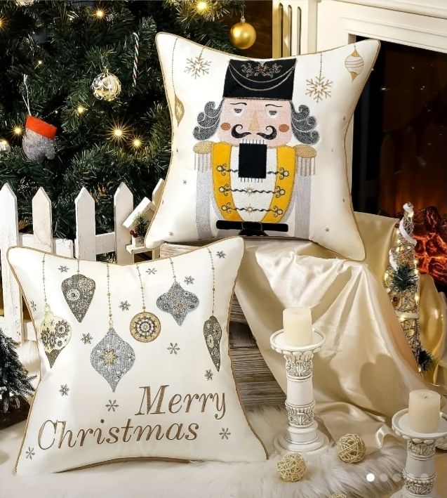 2 peças. Almofadas de Natal Bordadas 45x45cm.