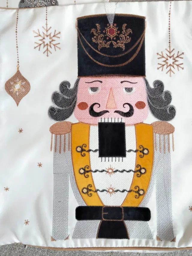 2 peças. Almofadas de Natal Bordadas 45x45cm.