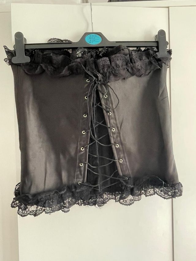 Corpete acetinado com renda preto S