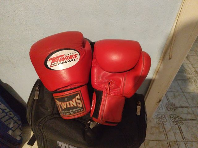 Guantes Twins Special BGVL3 Rojo 14oz