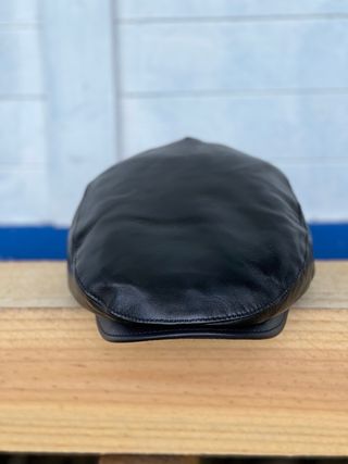 Boina de cuero negra