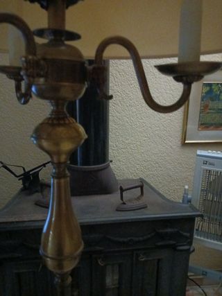 Lámpara de pie de latón y tela,