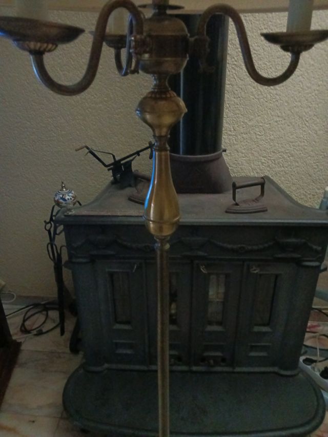 Lámpara de pie de latón y tela,