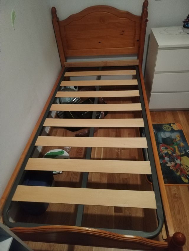Cama infantil de madera