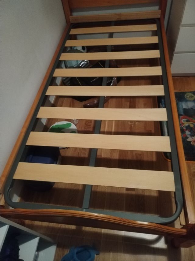 Cama infantil de madera