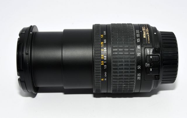 Objetivo Nikon AF Nikkor 28-200mm f/3.5-5.6G