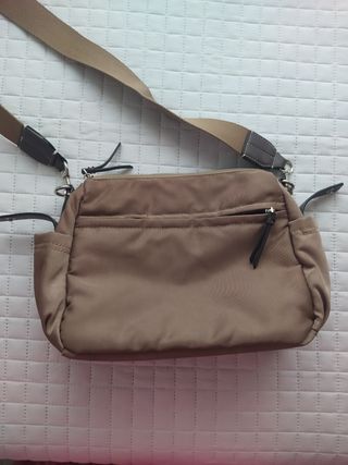 Bolso bandolera beige y marrón
