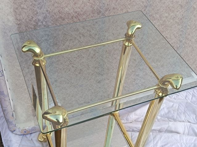 Mesa auxiliar bronce y cristal