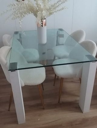 Mesa de comedor de cristal y madera