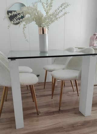 Mesa de comedor de cristal y madera