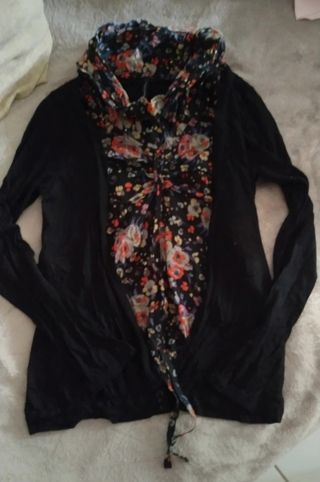 Top Naf Naf cuello  estampado floral