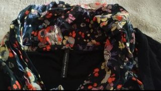 Top Naf Naf cuello  estampado floral