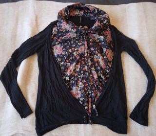 Top Naf Naf cuello  estampado floral