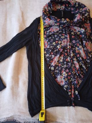 Top Naf Naf cuello  estampado floral