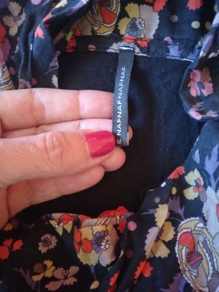 Top Naf Naf cuello  estampado floral