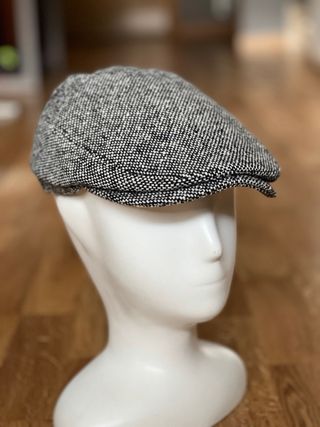 Boina de lana gris y negra