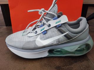 Zapatillas Nike grises y verdes