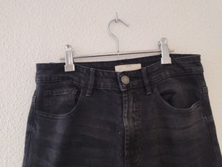 Pantalón negro Stradivarius flare