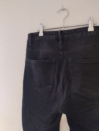 Pantalón negro Stradivarius flare