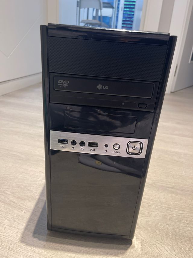 Torre PC LG Negra para piezas