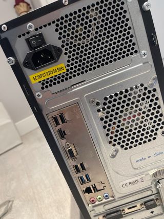 Torre PC LG Negra para piezas 