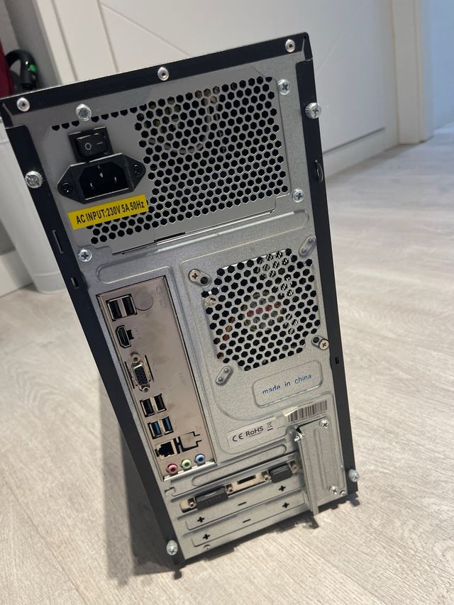 Torre PC LG Negra para piezas