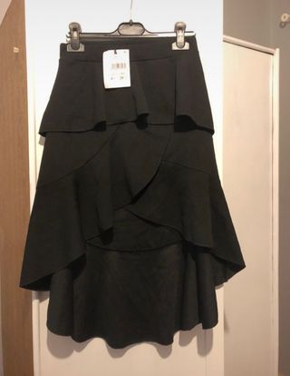 Falda negra volantes talla Ml