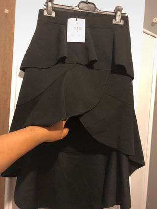 Falda negra volantes talla Ml