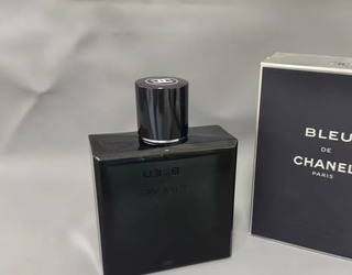 Perfume BLEU DE CHANEL PARIS (Eau de Toilette)