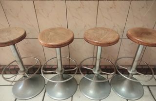 Taburetes de madera y metal (4)
