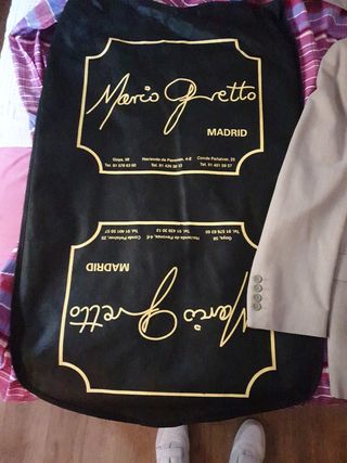 Mario Gretto Traje Beige y Negro