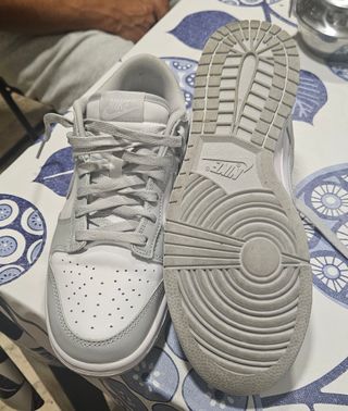 Zapatillas Nike Air Blancas y Plateadas