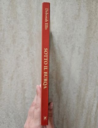 Sotto il burqa. Avere 11 anni a Kabul.