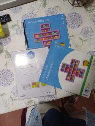 Libros de 2 primaria  SOLO QUEDA EL DE MATEMÁTICAS