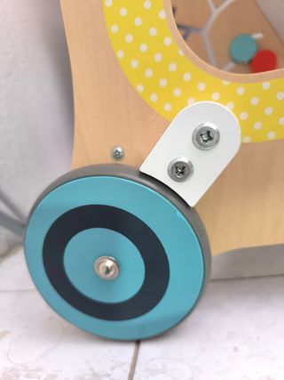 Andador infantil de madera